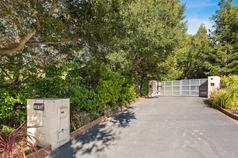 a view of entryway and hall