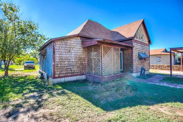 $49,900 | 1303 North 7th Street, Ballinger, TX 76821
