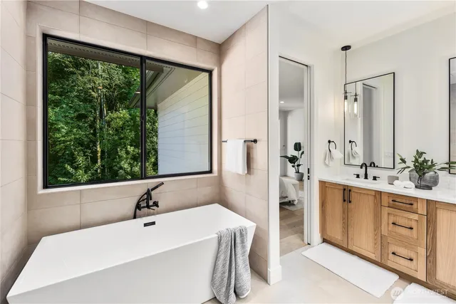 $1,988,888 | 19926 68th Avenue Northeast, Kenmore, WA 98028