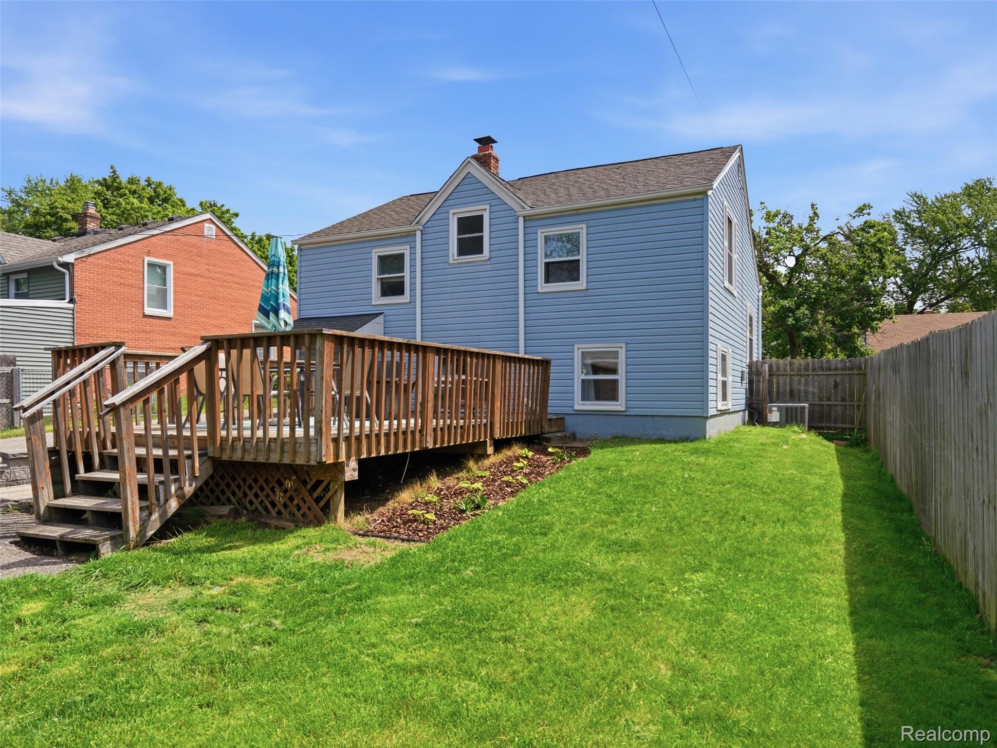 320 South Avery Road Waterford, MI 48328 - Photo 3 of 25 Expansive wood deck with lattice skirting and a multi-level design