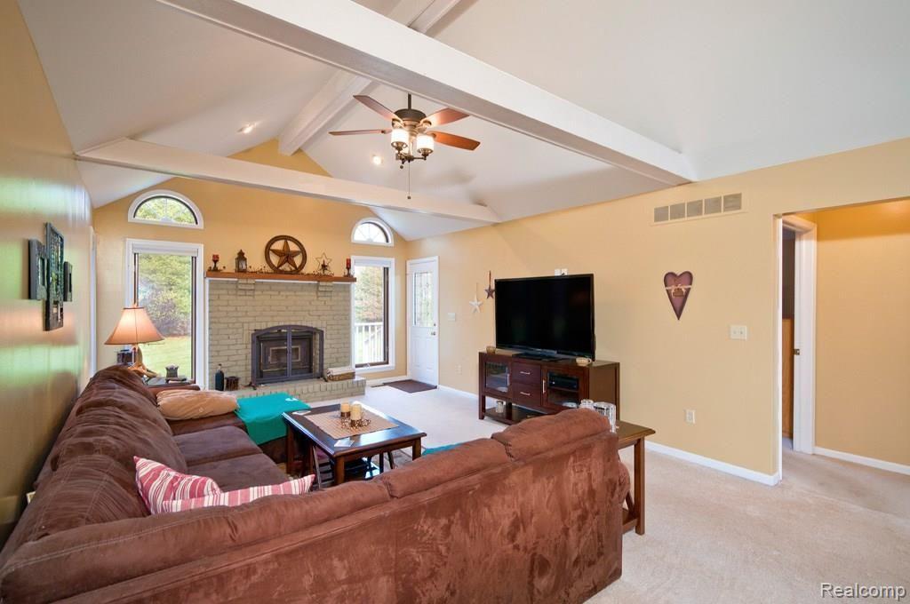 3966 East Commerce Road Commerce Township, MI 48382 - Photo 9 of 25 16.jpg