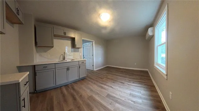 $1,250 | 4770 Railroad Avenue, Unit 2, Shawnee, KS 66226