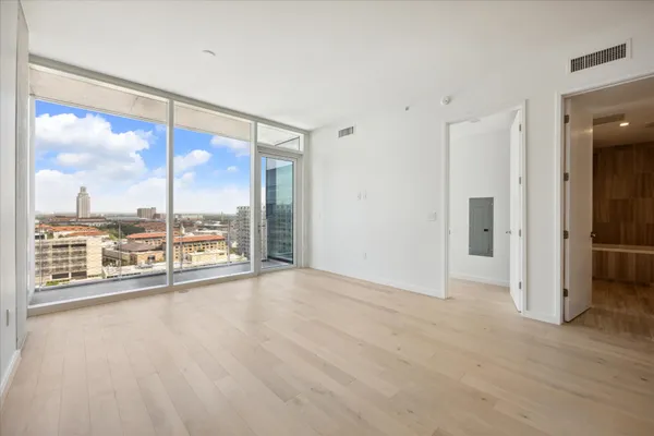 $3,299 | 313 West 17th Street, Unit 1502, Austin, TX 78701