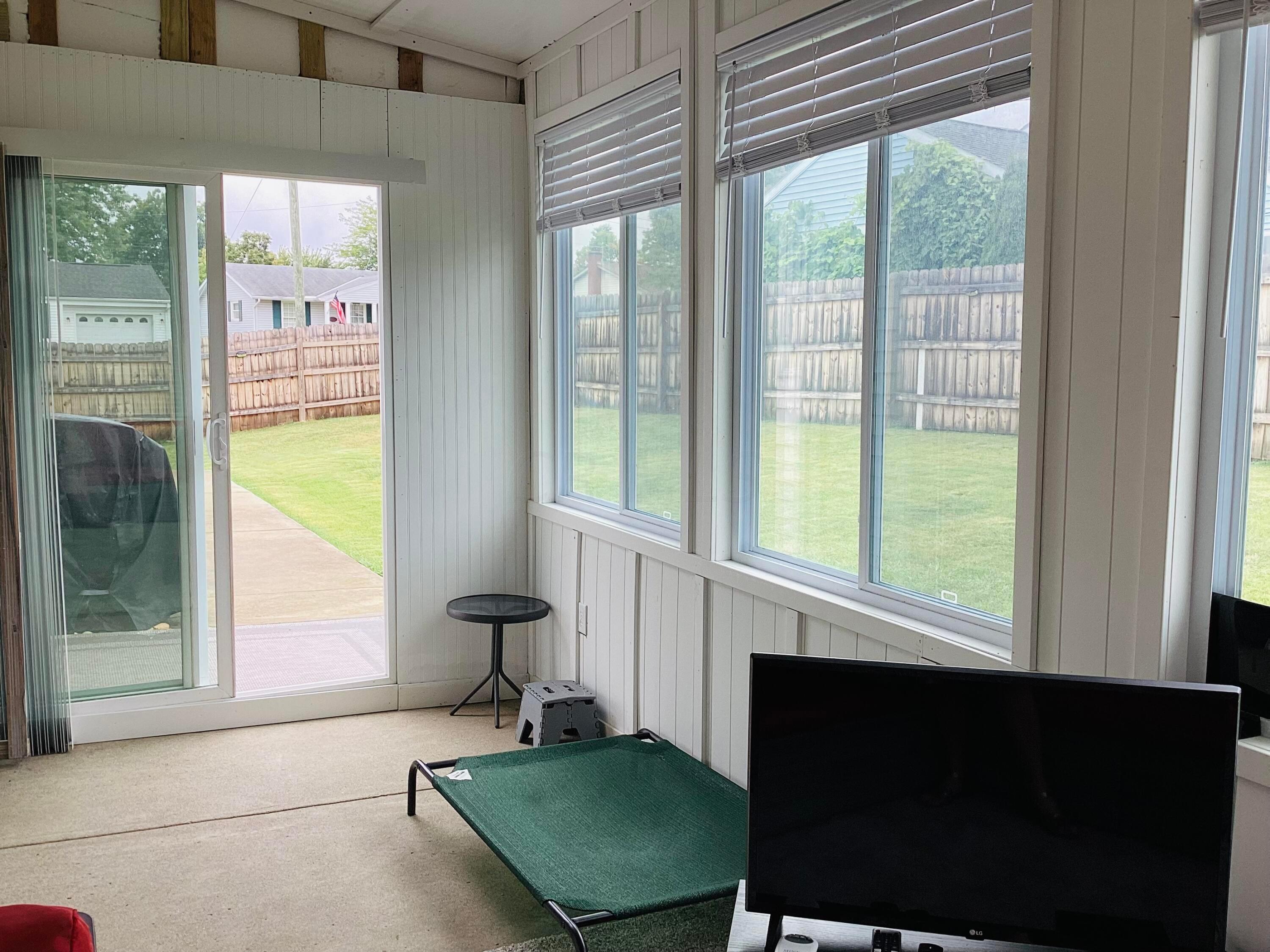 3924 Lexmont Road South Columbus, OH 43228 - Photo 22 of 28 3 season room