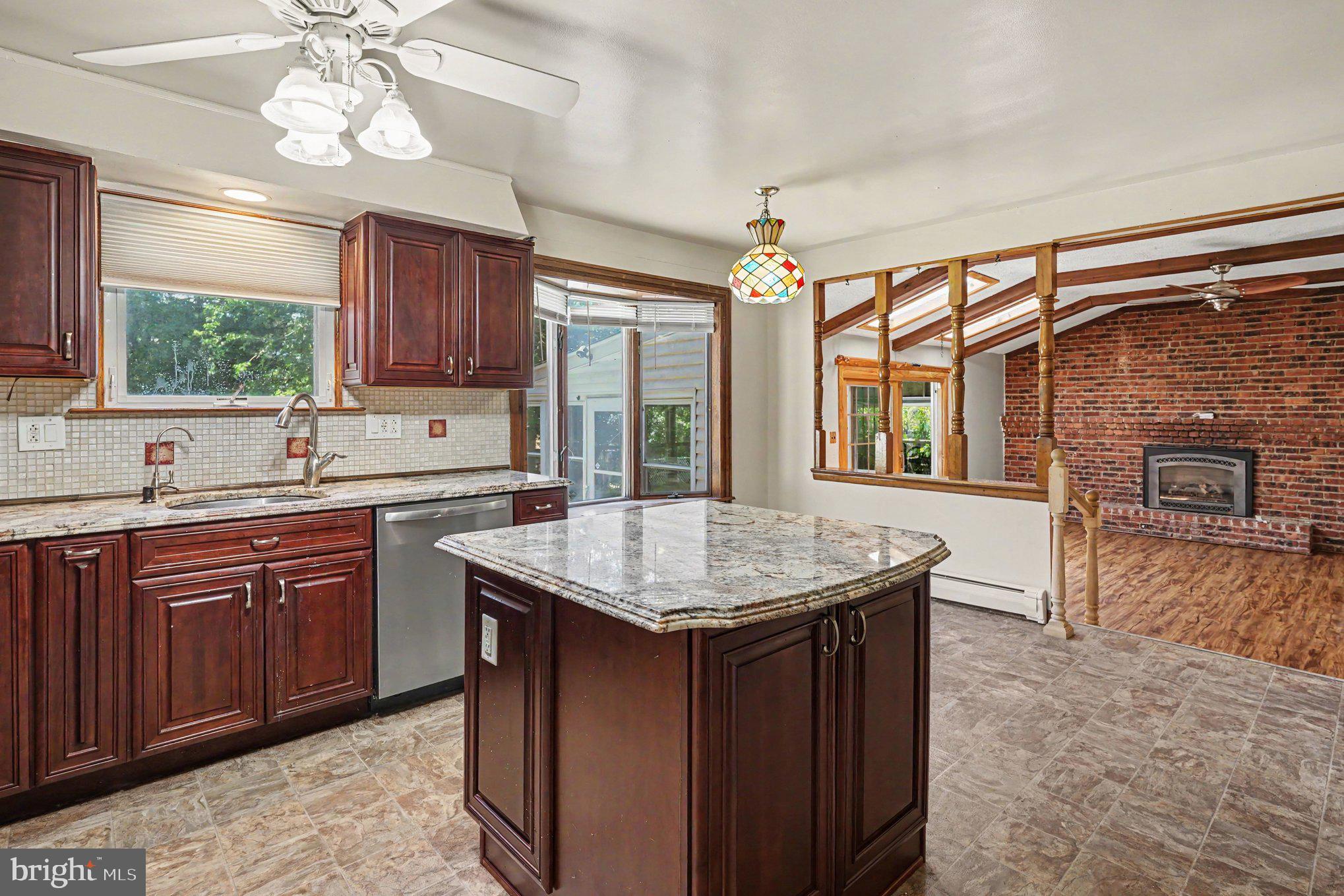 524 Highgate Road Norristown, PA 19403 - Photo 6 of 28