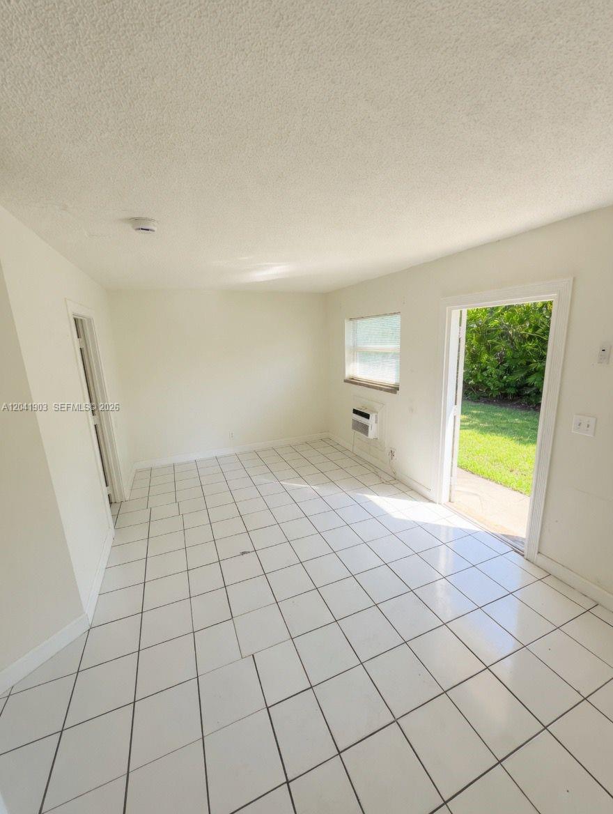 262 Southwest 23rd Street, Unit 15 Fort Lauderdale, FL 33315 - Photo 2 of 6