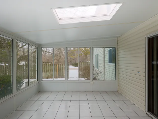 $549,900 | 1008 Victoria Drive, Fox River Grove, IL 60021