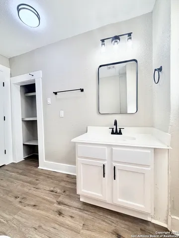 $1,595 | 1327 Bailey Avenue, San Antonio, TX 78210