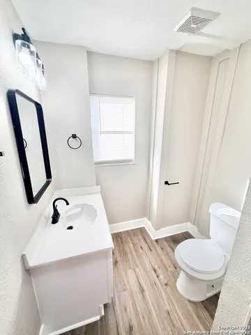 $1,595 | 1327 Bailey Avenue, San Antonio, TX 78210