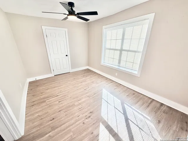 $1,595 | 1327 Bailey Avenue, San Antonio, TX 78210