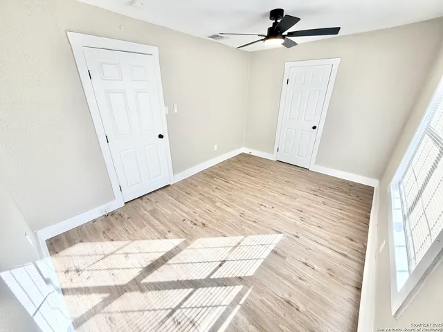 $1,595 | 1327 Bailey Avenue, San Antonio, TX 78210