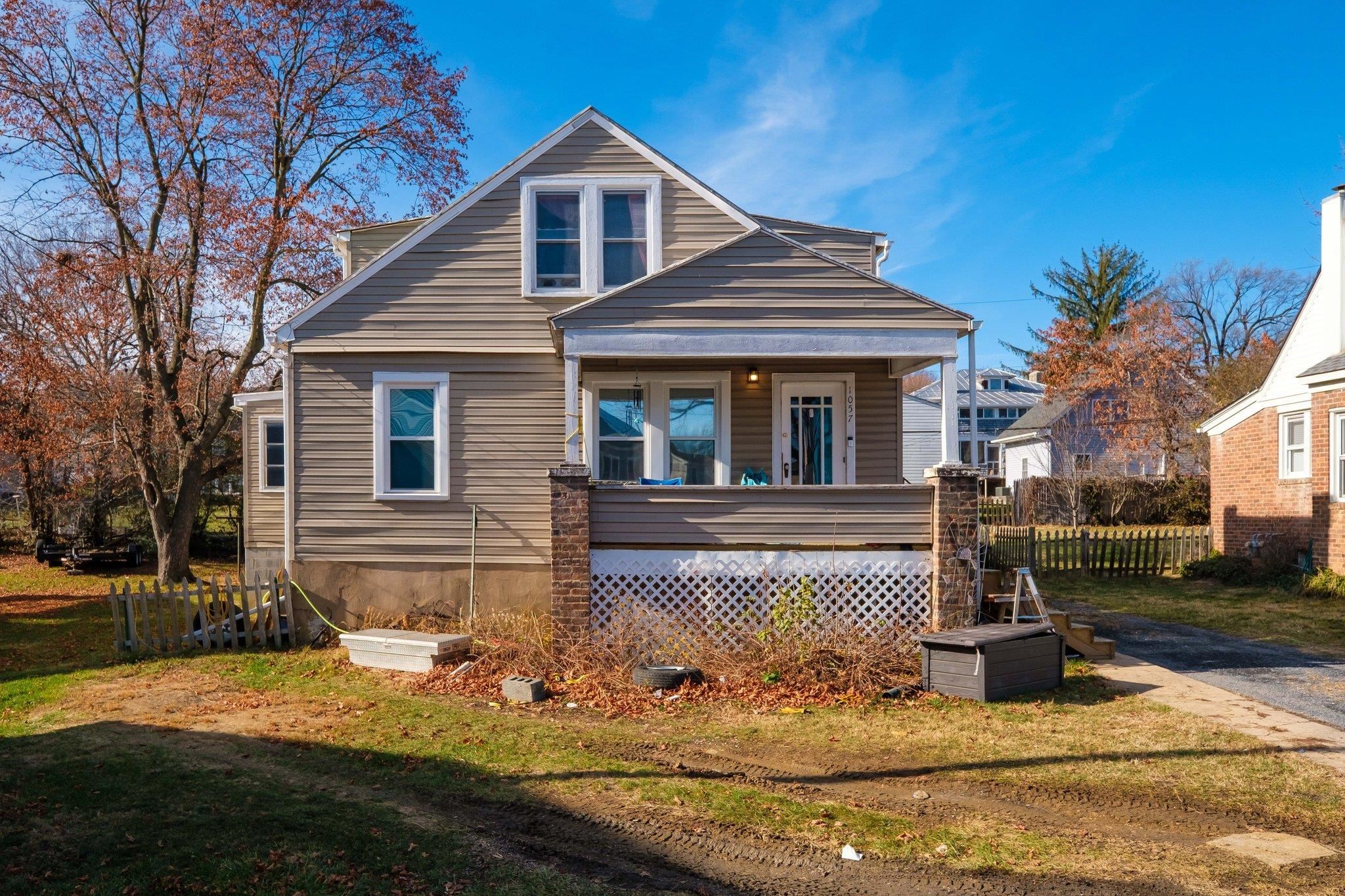 1057 Park Road Harrisonburg, VA 22802 - Photo 2 of 24 a front view of a house with a yard