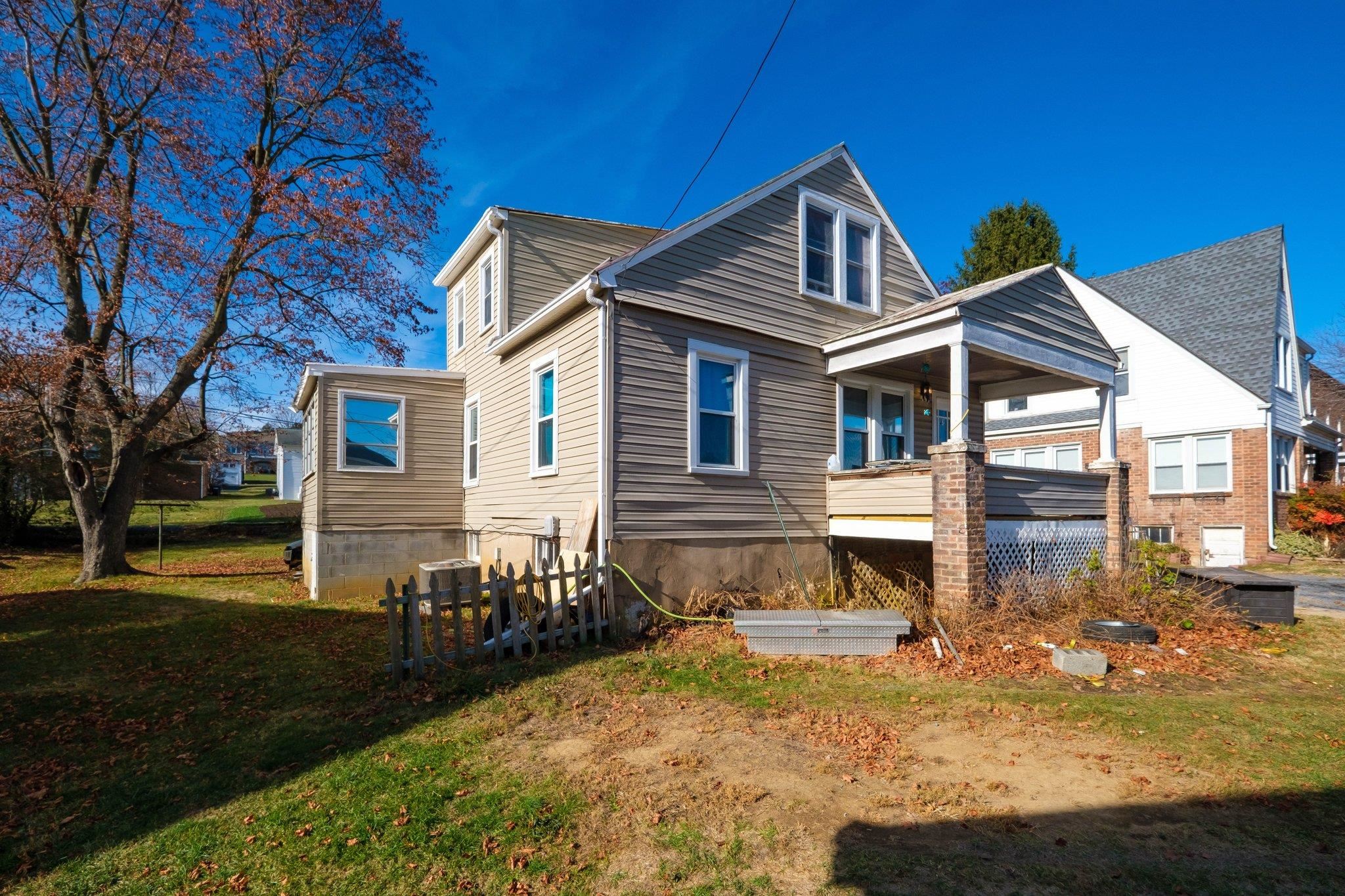 1057 Park Road Harrisonburg, VA 22802 - Photo 3 of 24 a front view of a house with garden