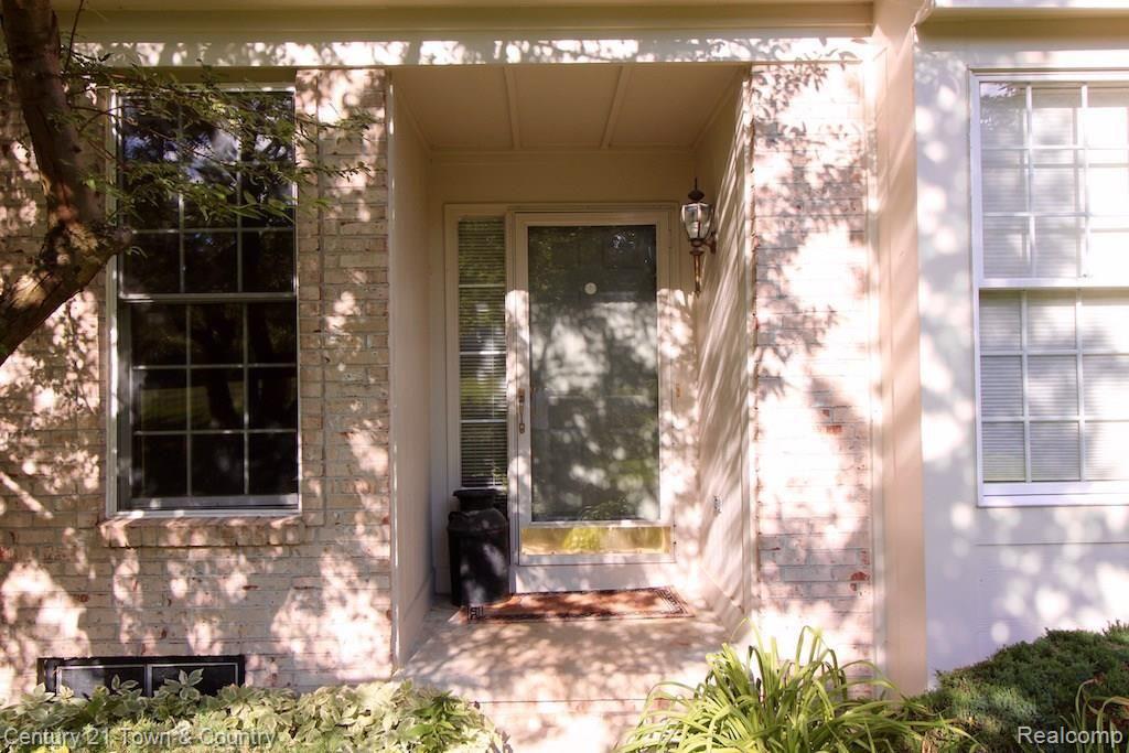 4 Front Door.jpg