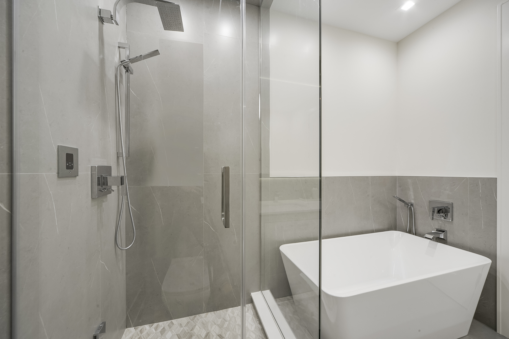 1346 West Walton Street, Unit 2W Chicago, IL 60642 - Photo 14 of 19