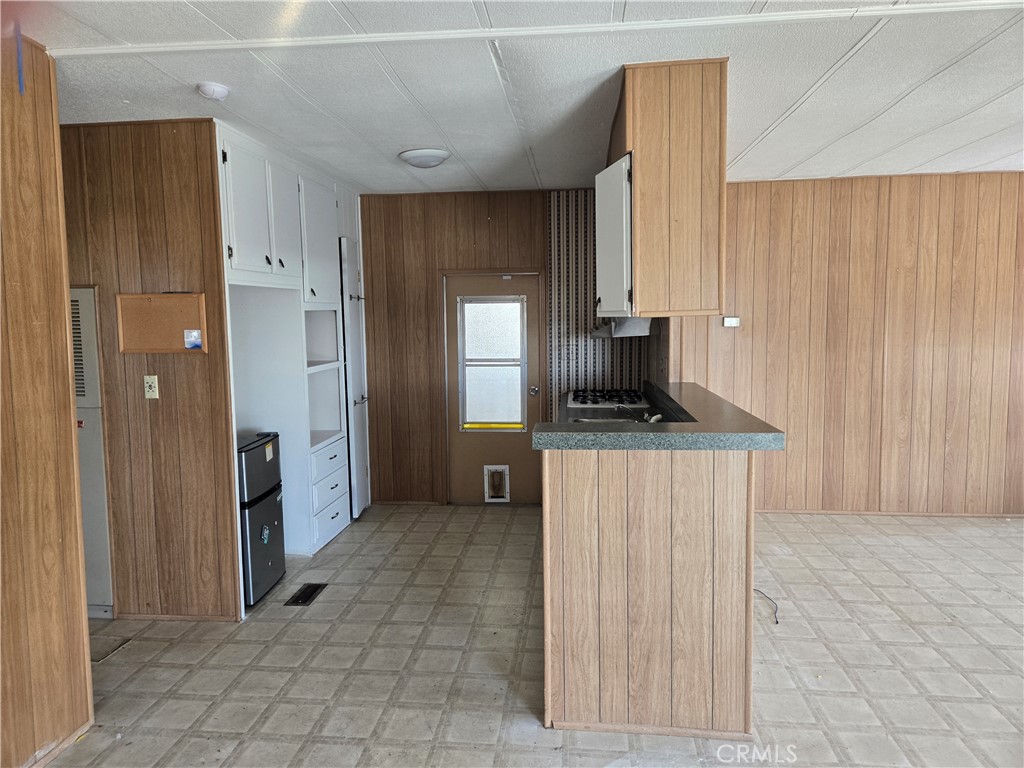 1700 State, Unit 56 Hemet, CA 92543 - Photo 5 of 10 a view of hallway with sink