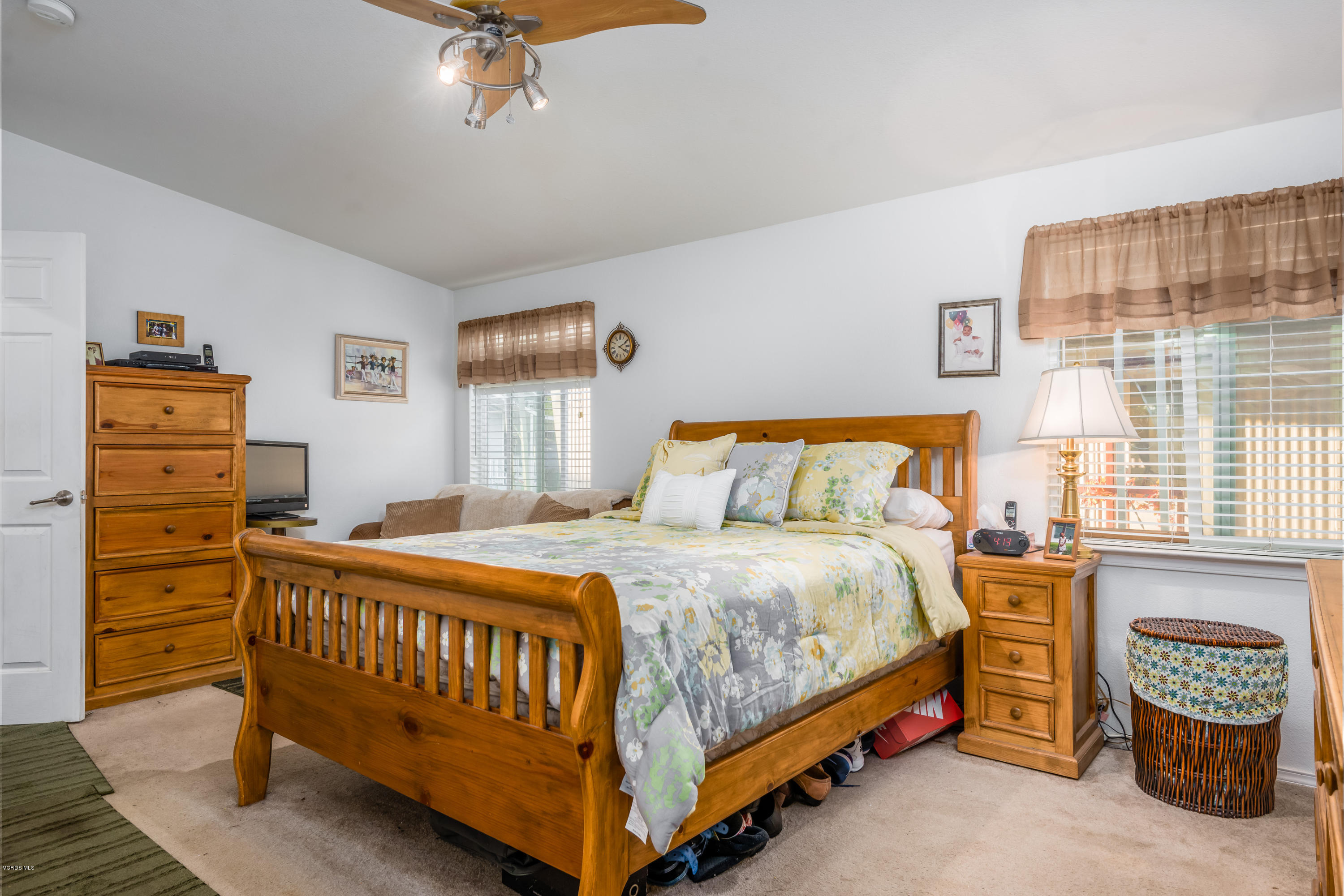 2400 East Pleasant Valley Road, Unit 92 Oxnard, CA 93033 - Photo 11 of 24 011_11-Master Bedroom