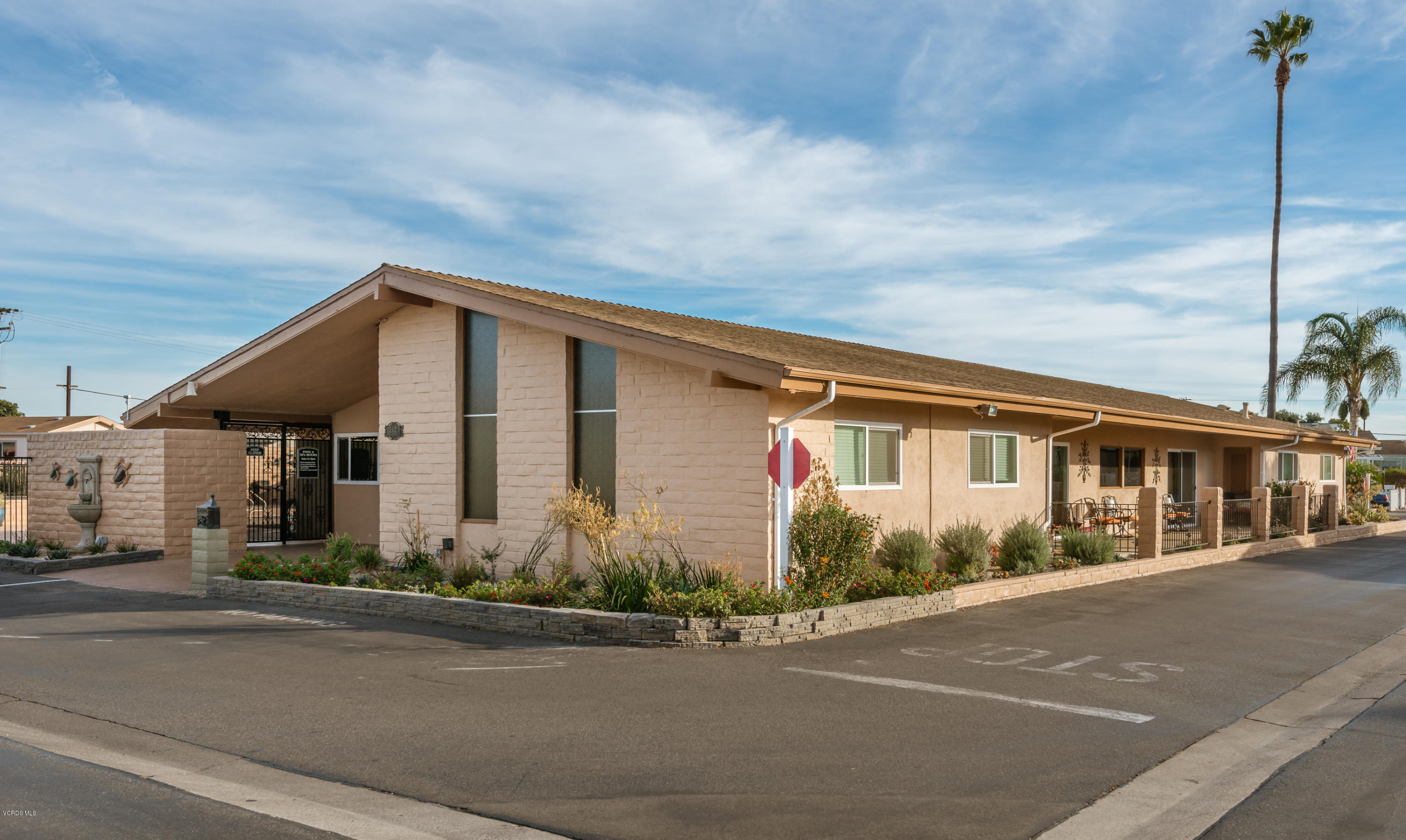 2400 East Pleasant Valley Road, Unit 92 Oxnard, CA 93033 - Photo 20 of 24 020_20-Clubhouse