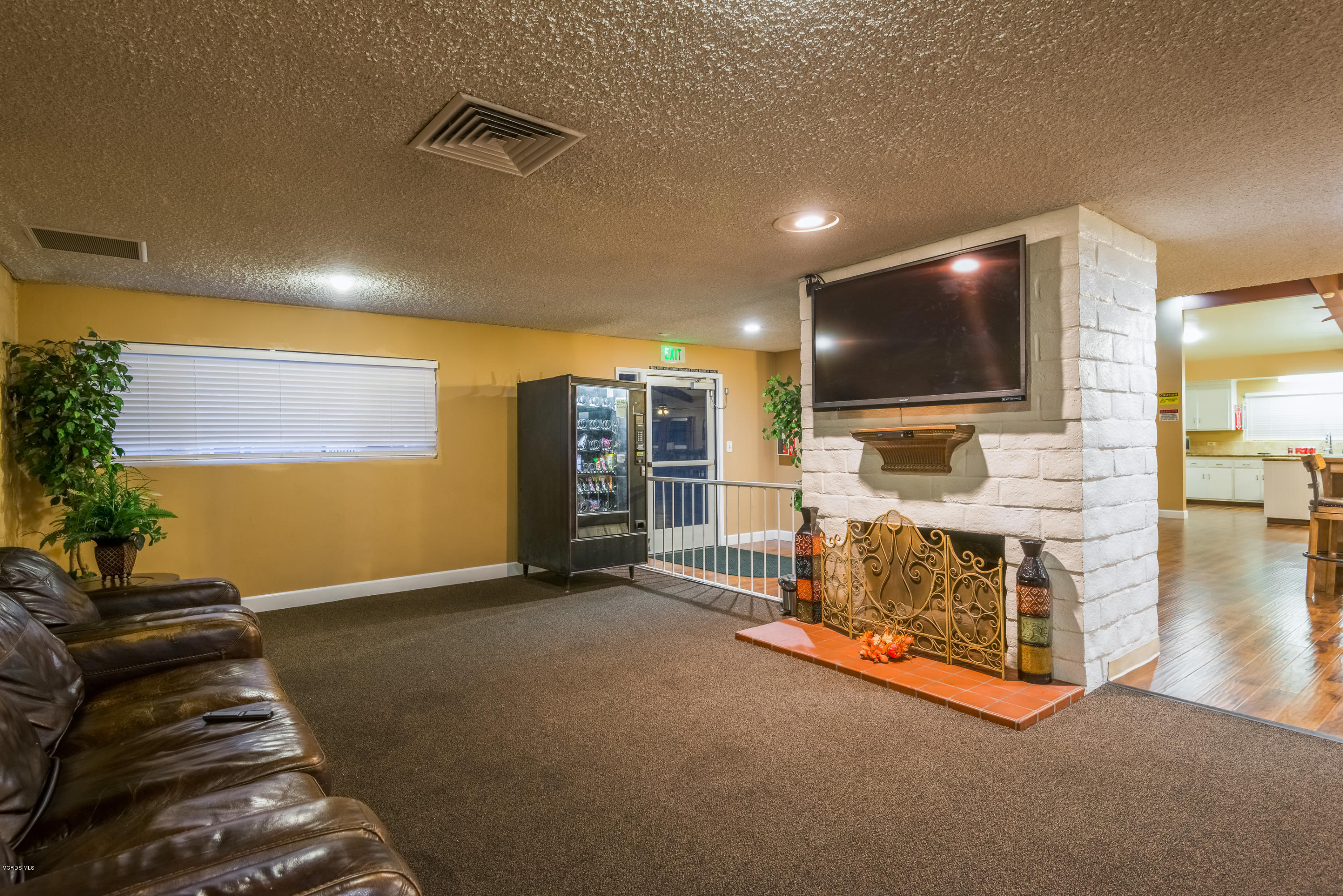 2400 East Pleasant Valley Road, Unit 92 Oxnard, CA 93033 - Photo 22 of 24 022_22-Clubhouse