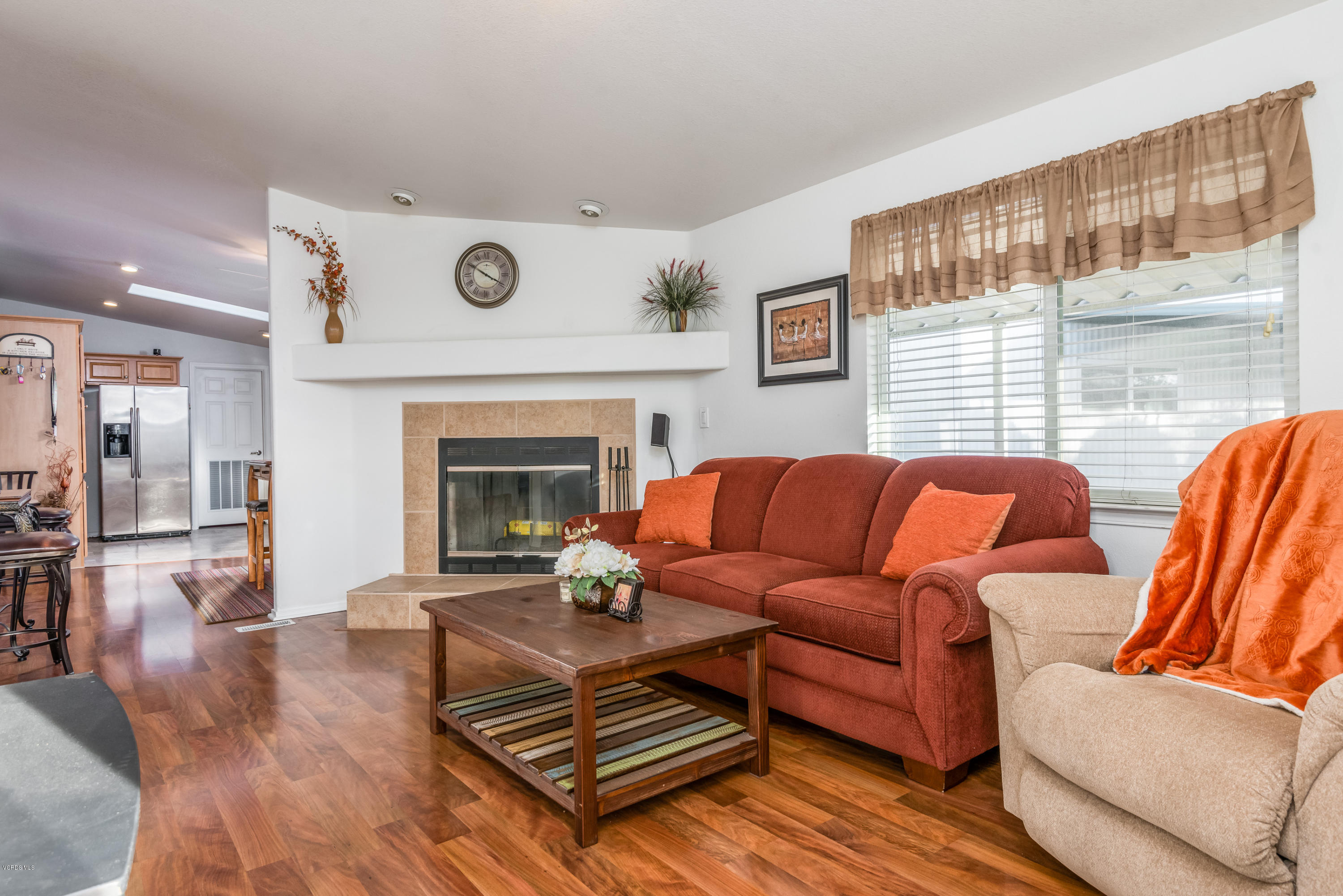 2400 East Pleasant Valley Road, Unit 92 Oxnard, CA 93033 - Photo 4 of 24 004_04-Living Room