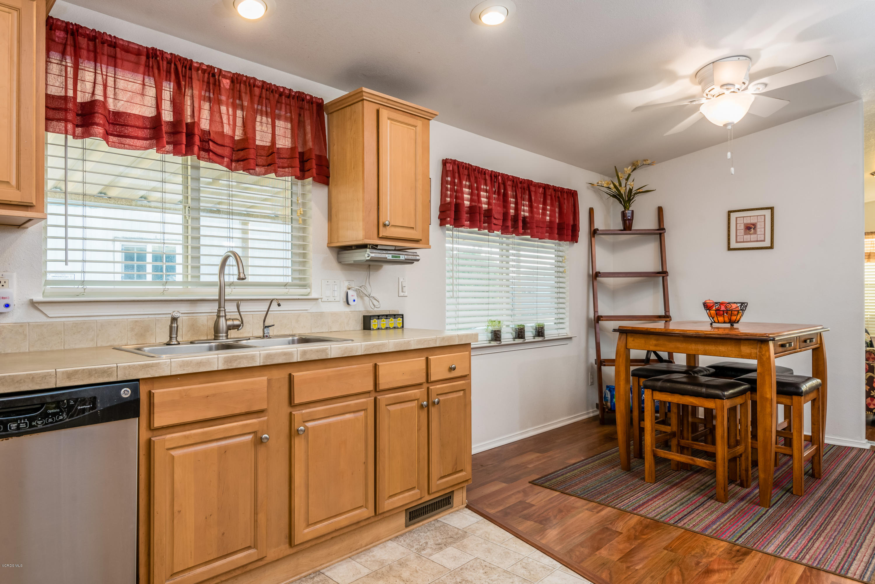 2400 East Pleasant Valley Road, Unit 92 Oxnard, CA 93033 - Photo 8 of 24 008_08-Kitchen