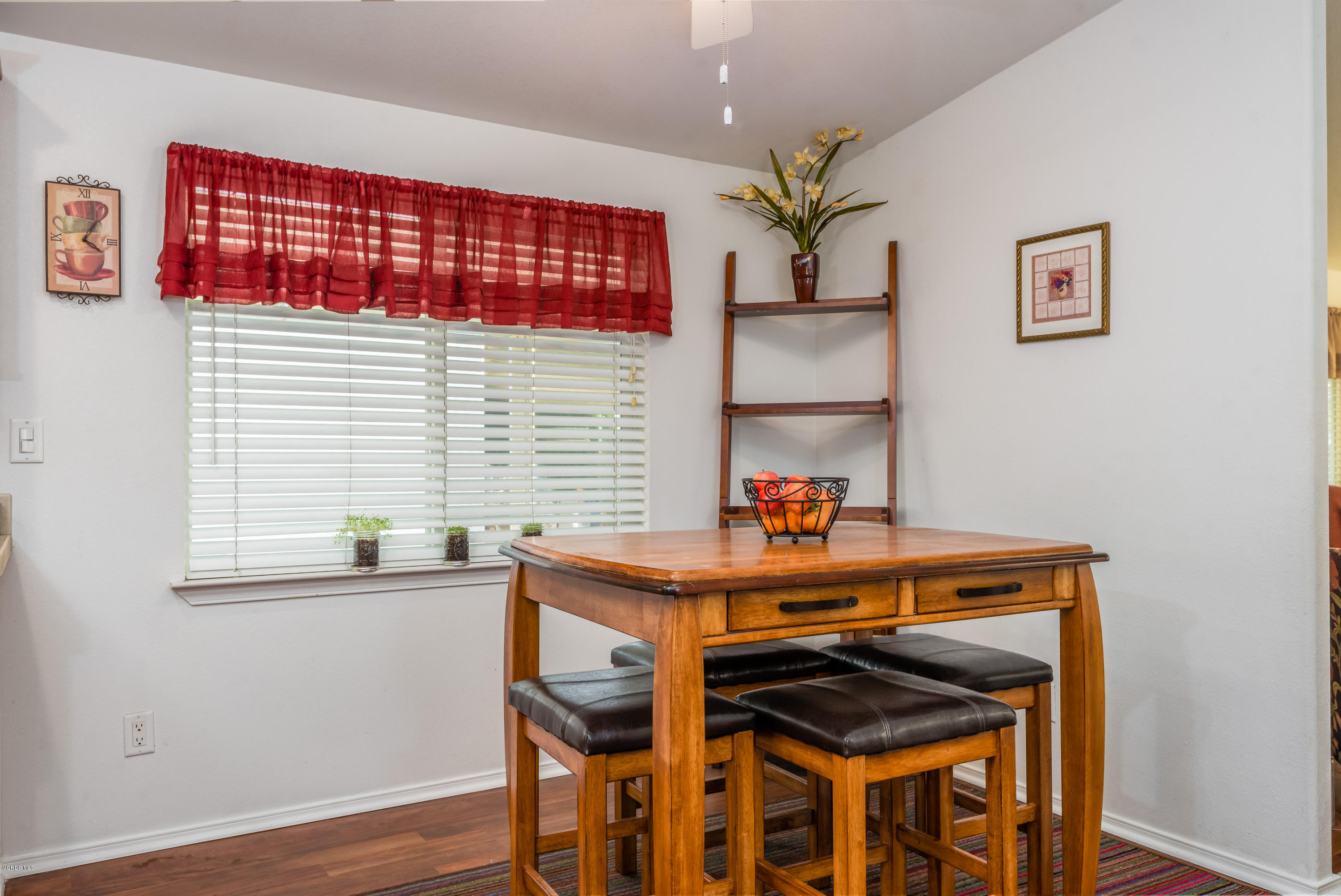 2400 East Pleasant Valley Road, Unit 92 Oxnard, CA 93033 - Photo 9 of 24 009_09-Dining