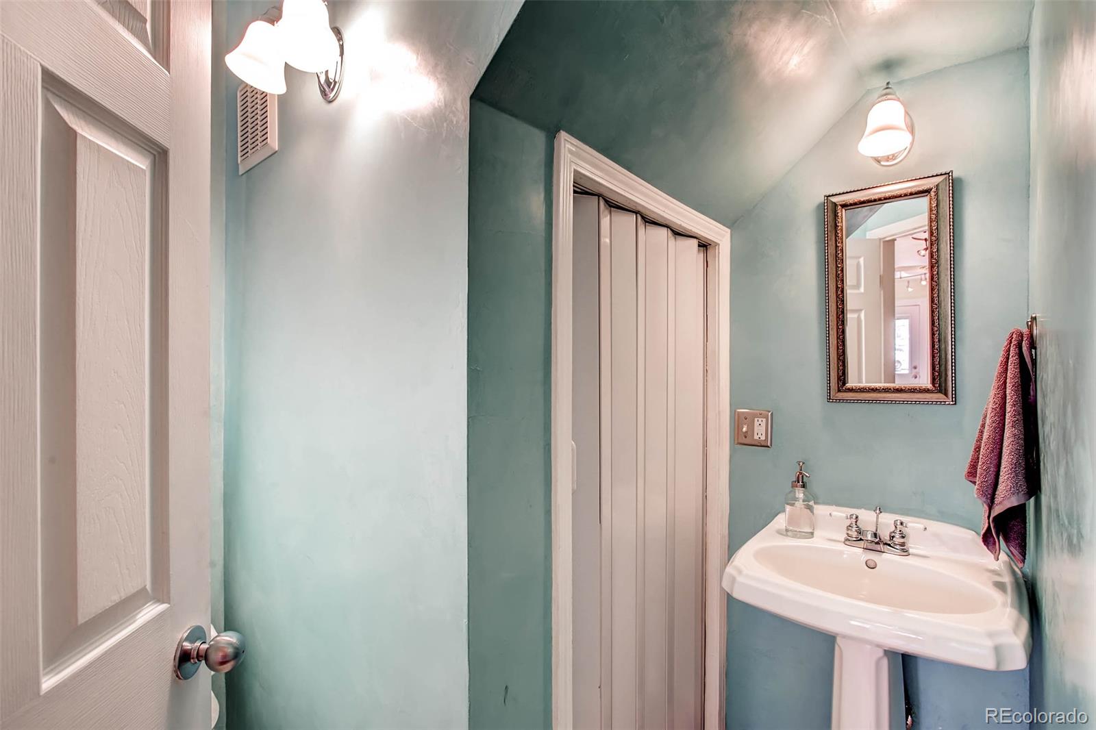 226 West 3rd Avenue Denver, CO 80223 - Photo 18 of 28