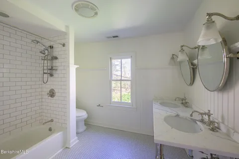 $2,150,000 | 304 Hickey Hill Road, Sheffield, MA 01257
