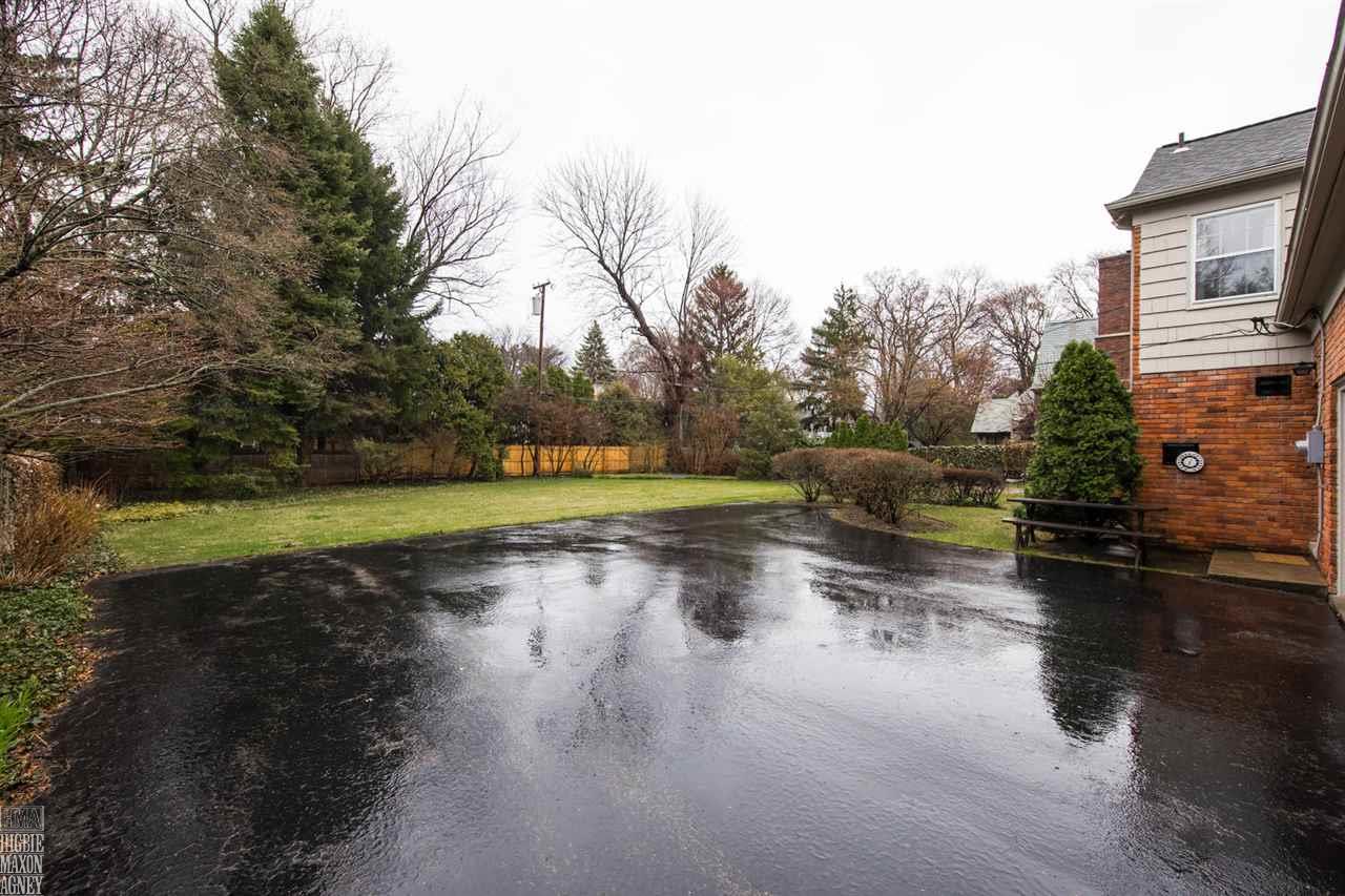 82 Cloverly Road Grosse Pointe, MI 48236 - Photo 37 of 40 31376413-36.JPG