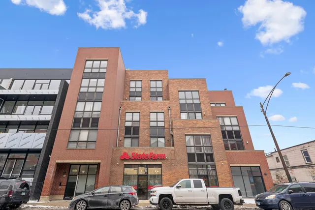 $3,400 | 1610 West Grand Avenue, Unit 2C, Chicago, IL 60622