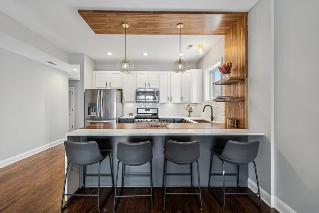 $3,400 | 1610 West Grand Avenue, Unit 2C, Chicago, IL 60622