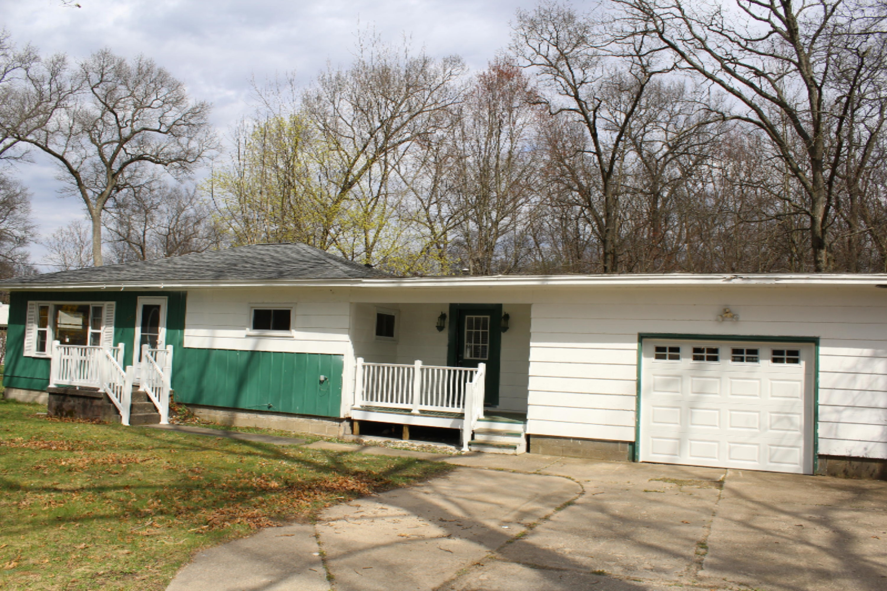 272 South Brooks Road Muskegon, MI 49442 - Photo 1 of 16 IMG_4481