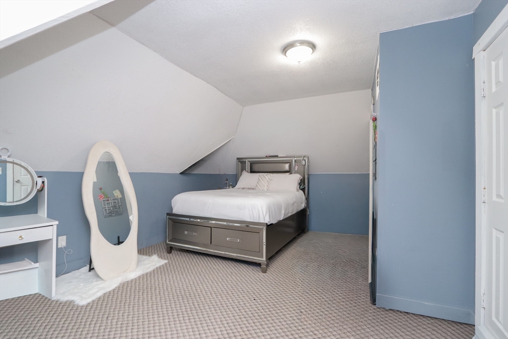 58 Willard Avenue Springfield, MA 01109 - Photo 26 of 32 a utility room with dryer and washer