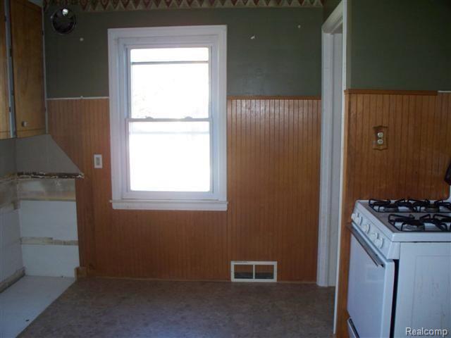 14008 Grafton Road Carleton, MI 48117 - Photo 5 of 7 100_5805