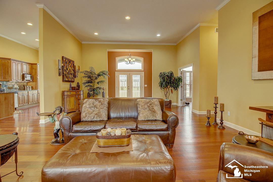 14225 Darling Road Milan, MI 48160 - Photo 4 of 39 50006608-3.JPG