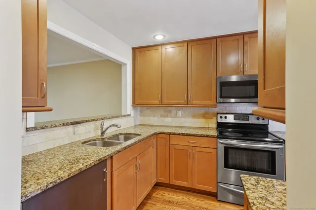 $2,700 | 20 East Pembroke Road, Unit 28, Danbury, CT 06811