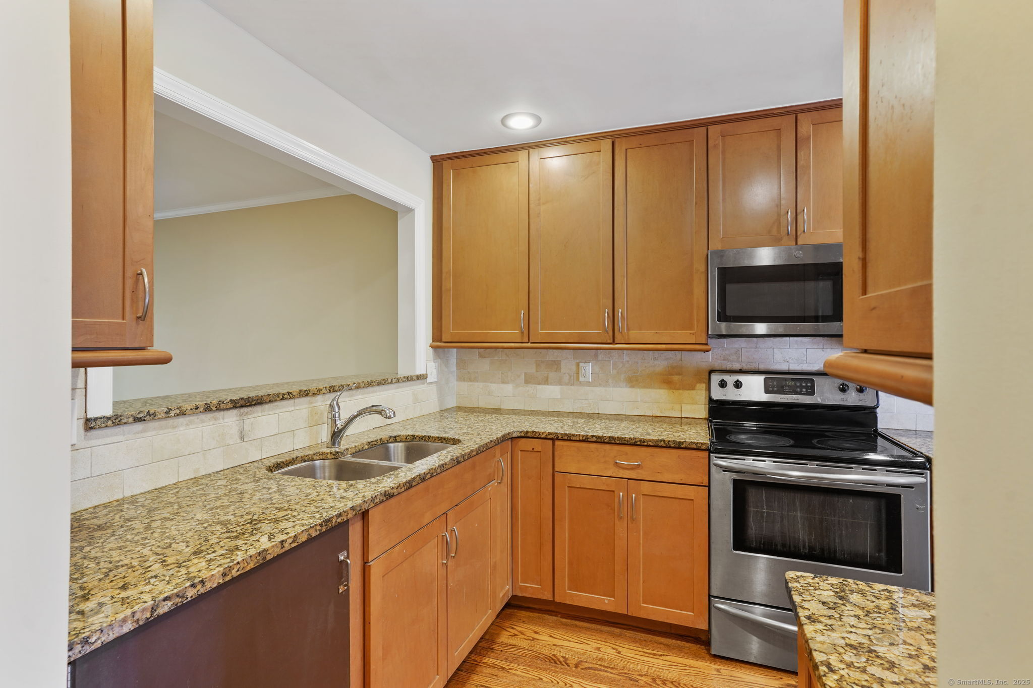 20 East Pembroke Road, Unit 28 Danbury, CT 06811 - Photo 2 of 27