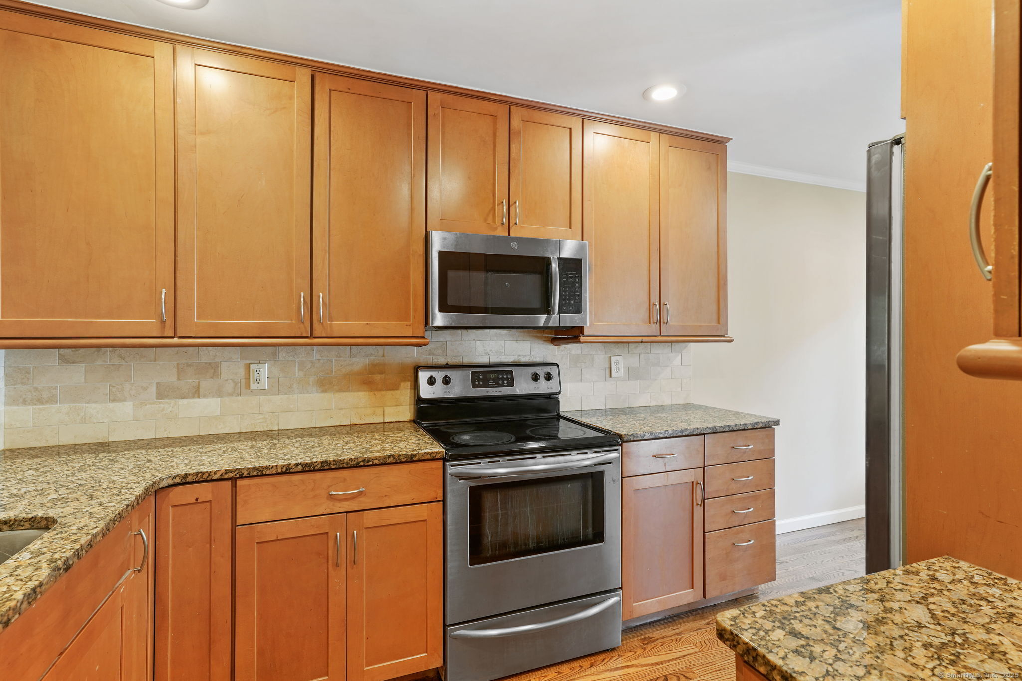 20 East Pembroke Road, Unit 28 Danbury, CT 06811 - Photo 3 of 27