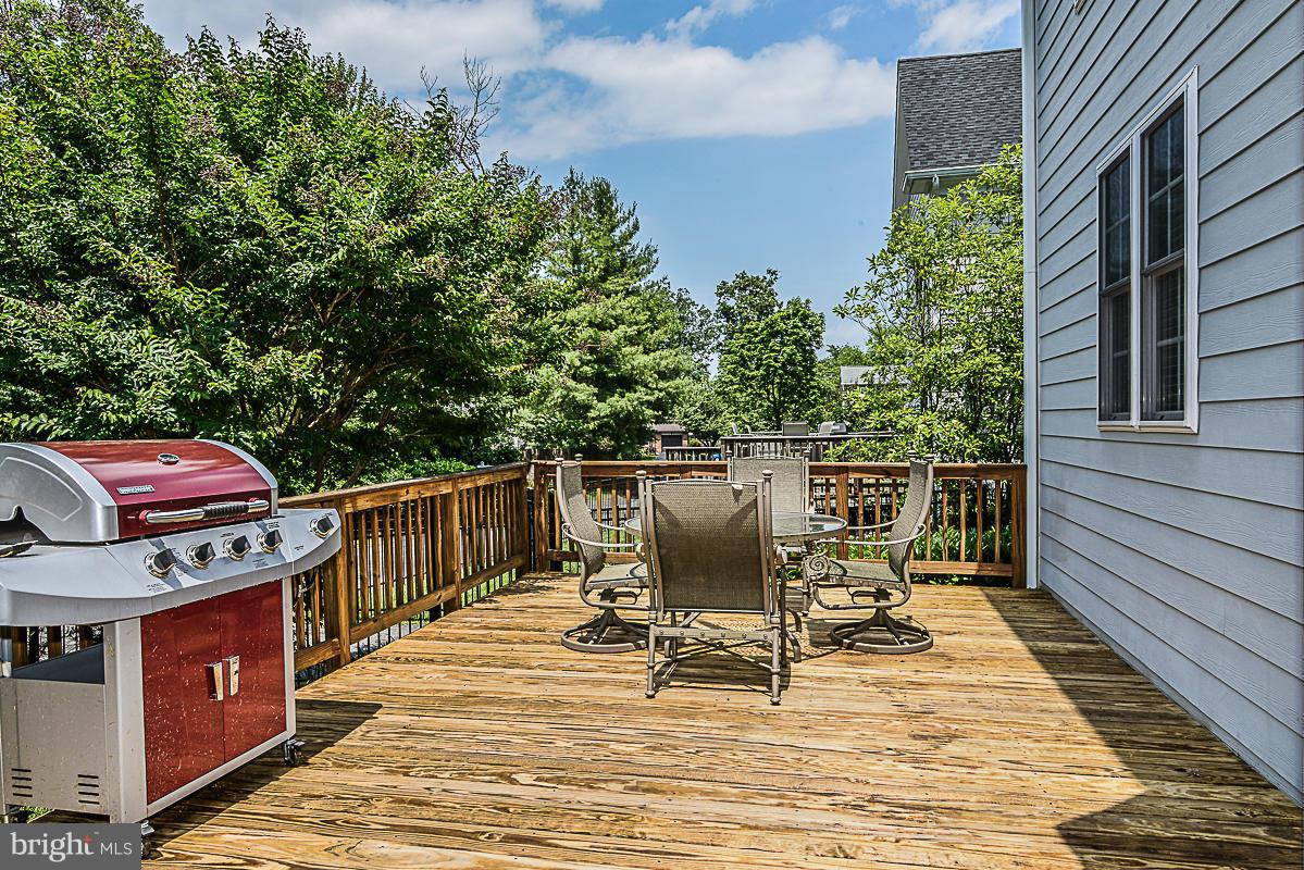 2016 Woodford Road Vienna, VA 22182 - Photo 26 of 28 Exterior (General)