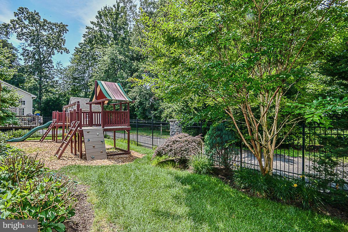 2016 Woodford Road Vienna, VA 22182 - Photo 28 of 28 Exterior (Rear)