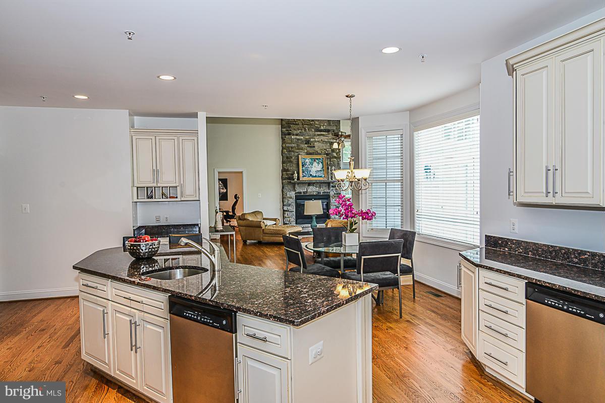 2016 Woodford Road Vienna, VA 22182 - Photo 9 of 28 Kitchen