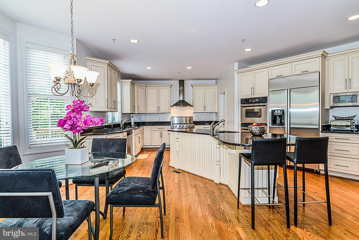 2016 Woodford Road Vienna, VA 22182 - Photo 10 of 28 Kitchen