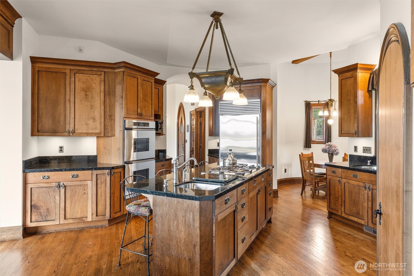 4725 West Mercer Way Mercer Island, WA 98040 - Photo 13 of 40