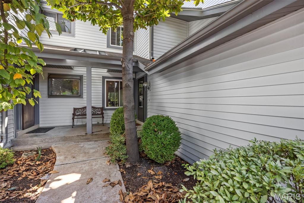 1222 Meramec Heights Drive Ballwin, MO 63021 - Photo 2 of 25