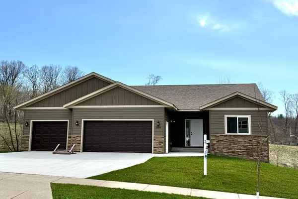 $569,787 | 2804 Oaklawn Drive, Northfield, MN 55057