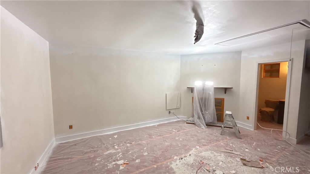 3049 Mulberry Street Riverside, CA 92501 - Photo 4 of 7 an empty room with closet and a bathroom