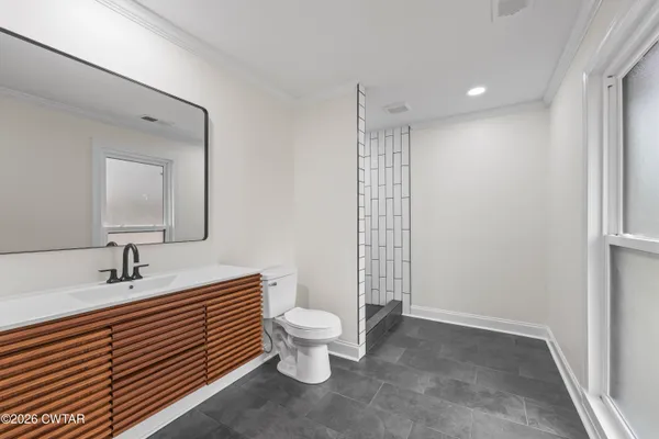 $389,000 | 262 West University Parkway, Jackson, TN 38305