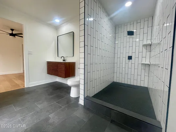 $389,000 | 262 West University Parkway, Jackson, TN 38305