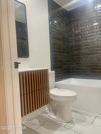 $389,000 | 262 West University Parkway, Jackson, TN 38305