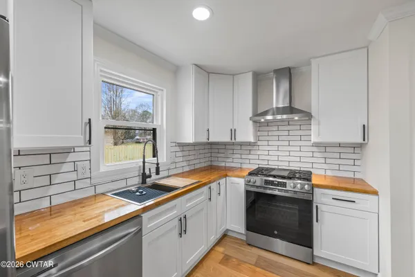 $389,000 | 262 West University Parkway, Jackson, TN 38305